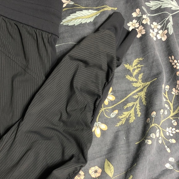 Lululemon Dance Studio Full Length Mid-Rise Ruched Joggers in Graphite Grey - Picture 12 of 13